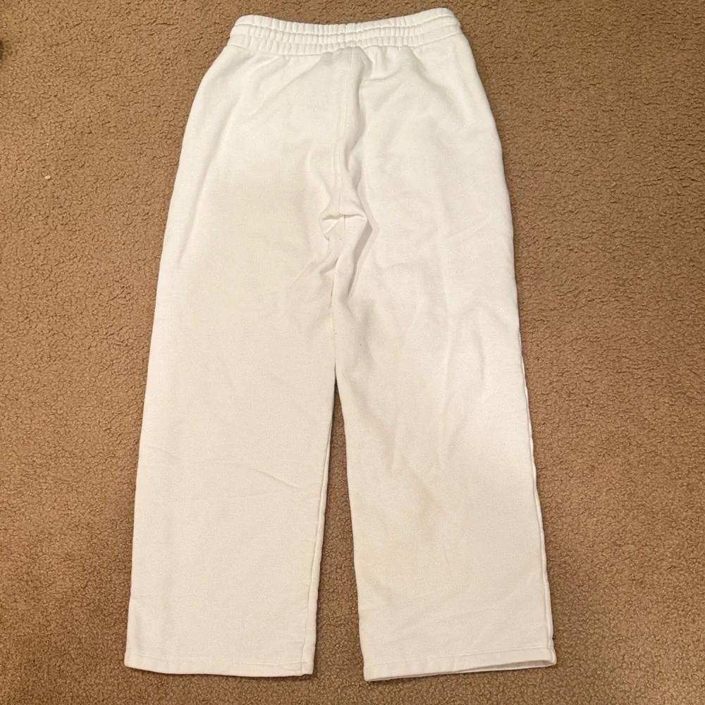 ARITZIA TNA Cozy Fleece Sweatpants in White - Picture 3 of 4